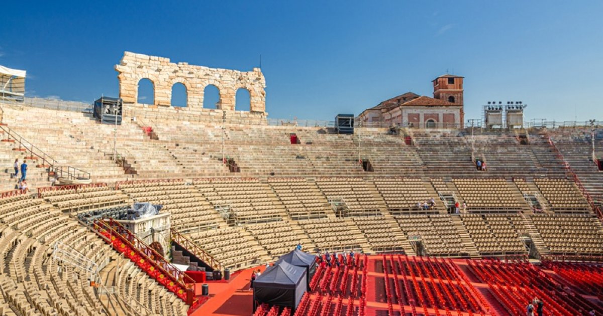 ARENA, Interior - Ai Voice