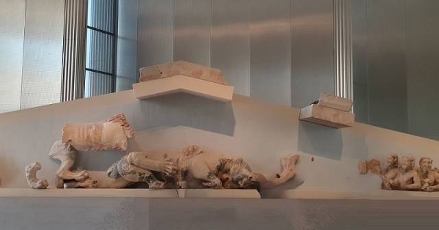 FIRST FLOOR LIONESS PEDIMENT