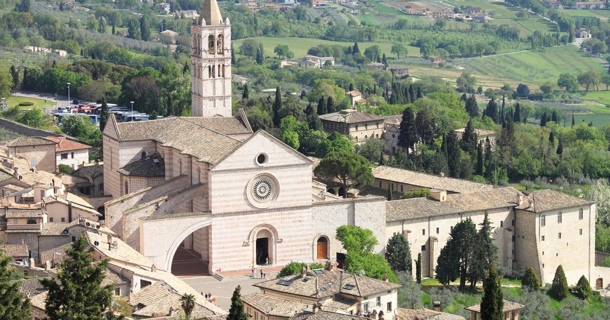 BASILICA DI SANTA CHIARA, Storia