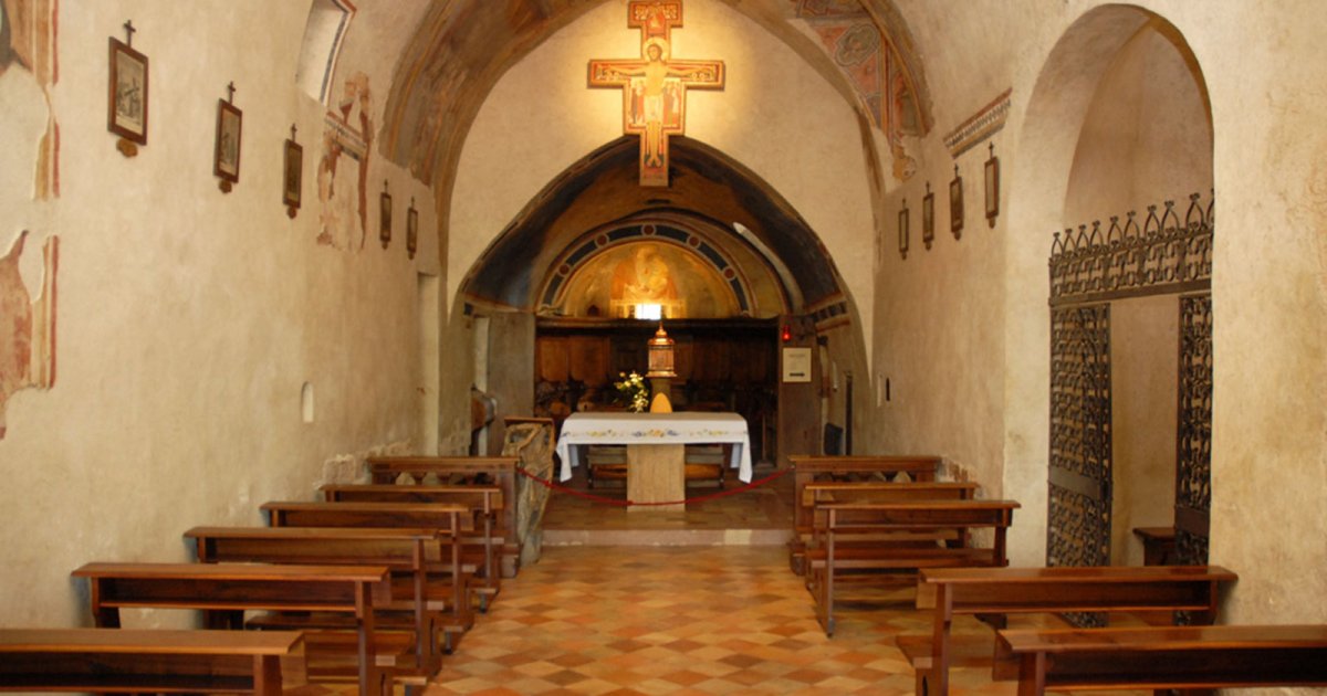 BASILICA OF SANTA CHIARA, Interior