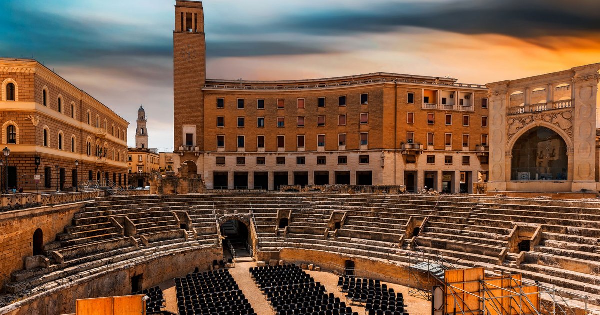 ROMAN AMPHITHEATER