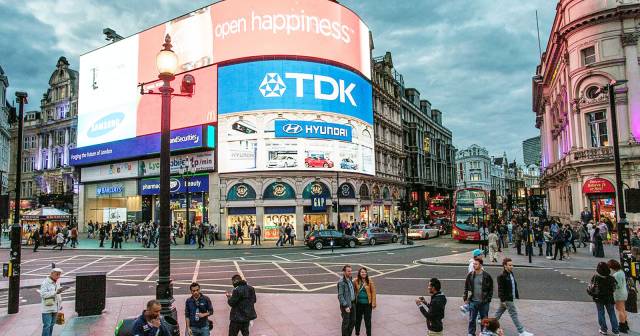 PICCADILLY CIRCUS