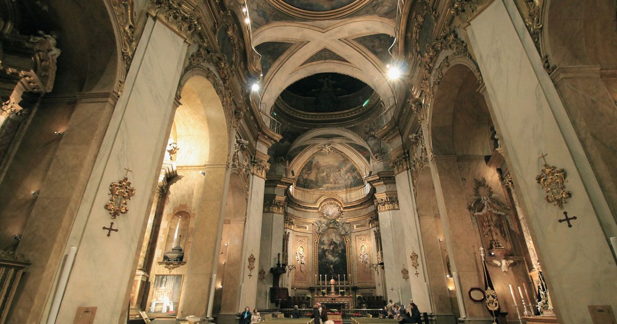 SAN MIGUEL MARKET AND SURROUNDINGS, Basilica Of S. Miguel Interior