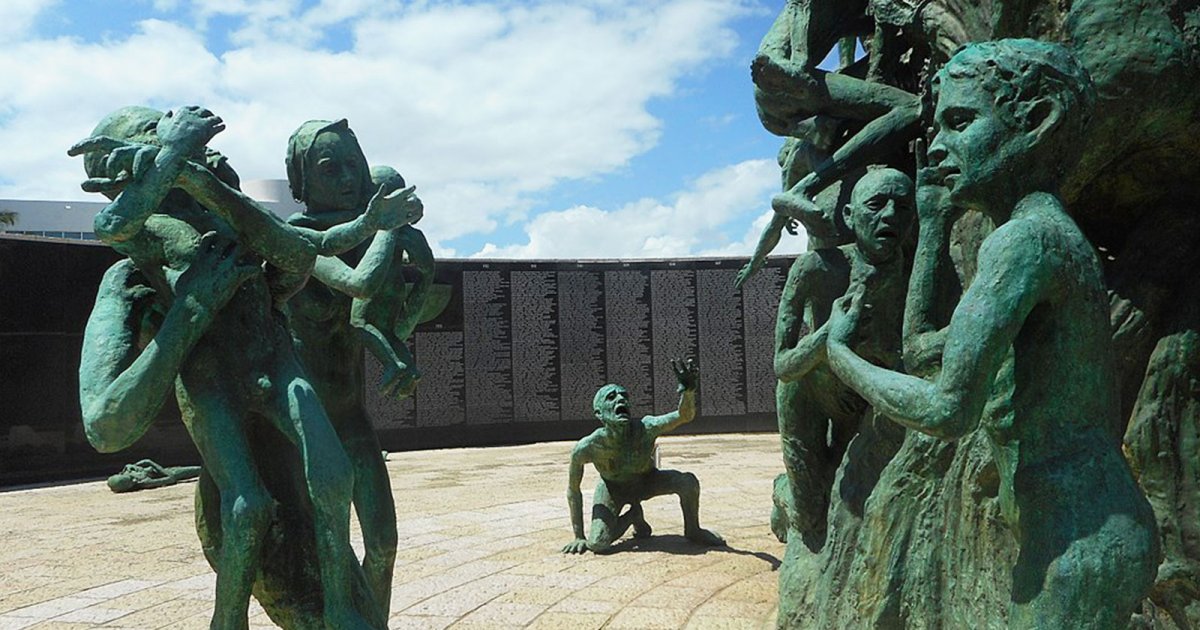 HOLOCAUST MEMORIAL, Holocaust Memorial