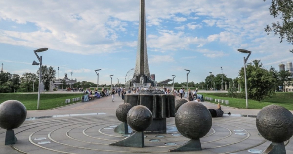 MONUMENTO DEDICATO AI COSMONAUTI RUSSI