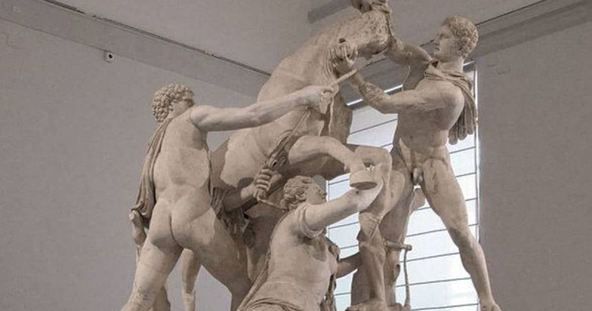 ARCHÄOLOGISCHES MUSEUM, Farnese-Stier – Erdgeschoss Raum 16 - Ai Voice