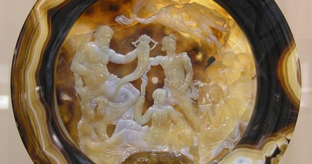 FARNESE-SCHALE – ERDGESCHOSS RAUM 10 - AI VOICE