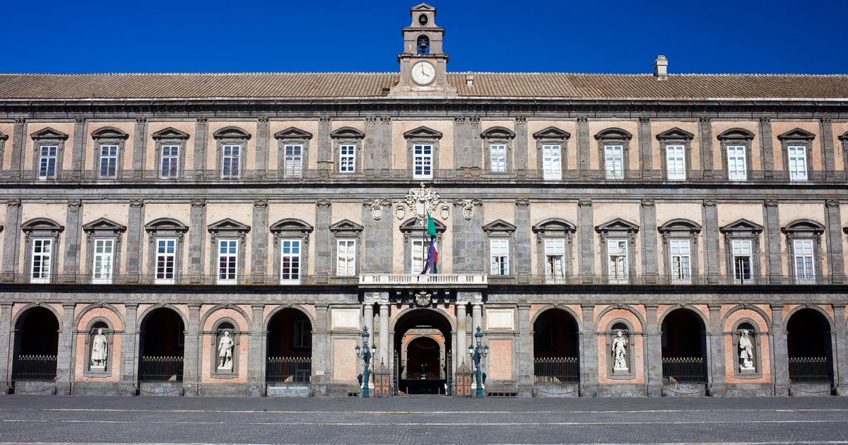 PIAZZA PLEBISCITO, Palazzo Reale Esterno