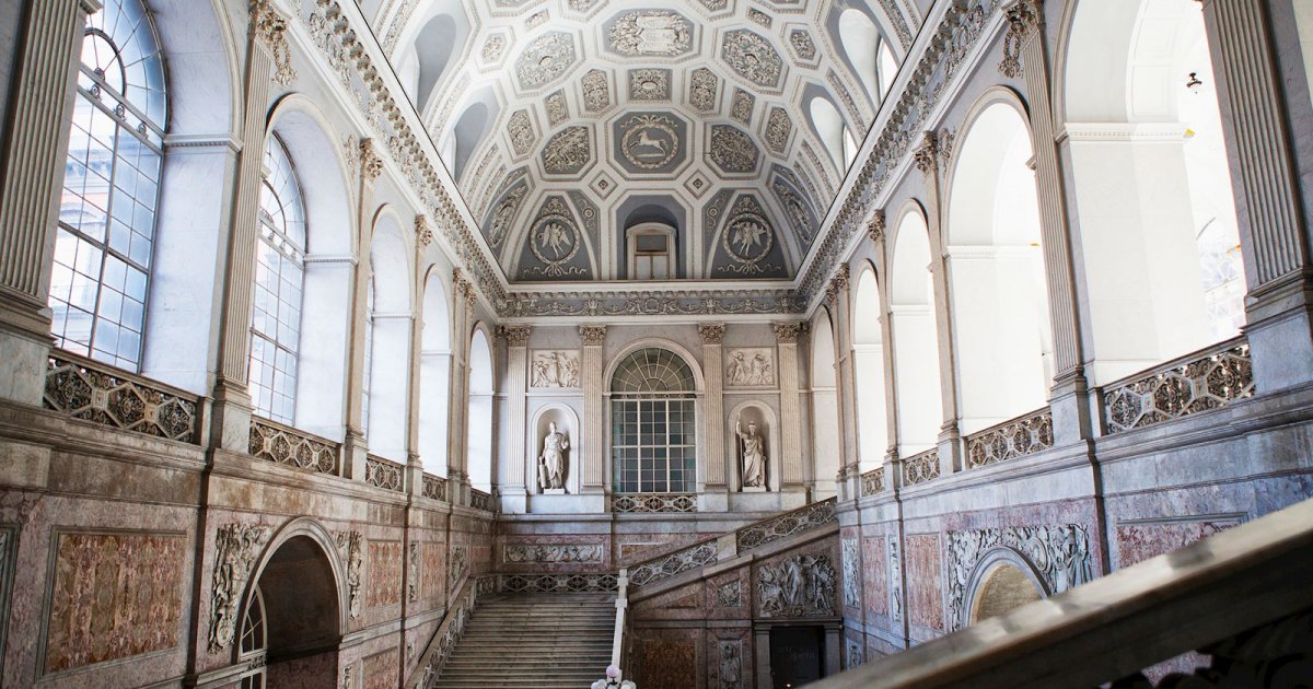 PLAZA PLEBISCITO, Palacio Real Interior