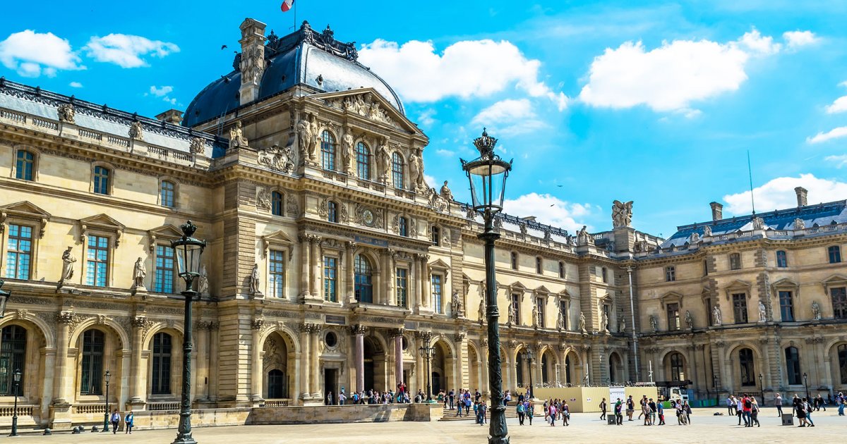 PALACIO DEL LOUVRE, Fachada