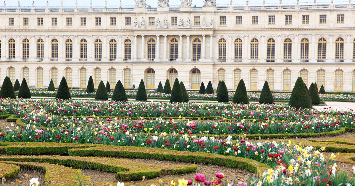 VERSAILLES, Esterno