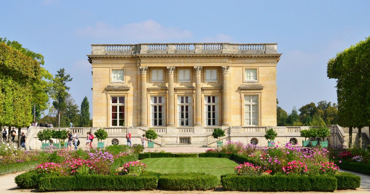 GRAND TRIANON