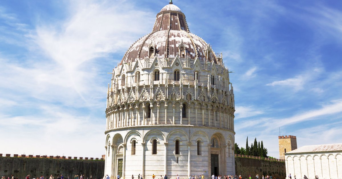 ПЛОЩАДЬ ЧУДЕС или ПЬЯЦЦА-ДЕИ-МИРАКОЛИ (ит.  PIAZZA DEI MIRACOLI), Баптистерий, Экстерьер