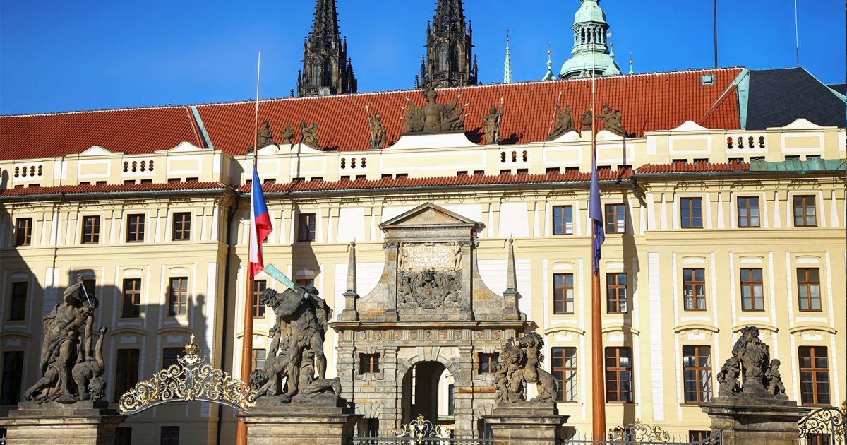 SCHLOSS, Erster Innenhof