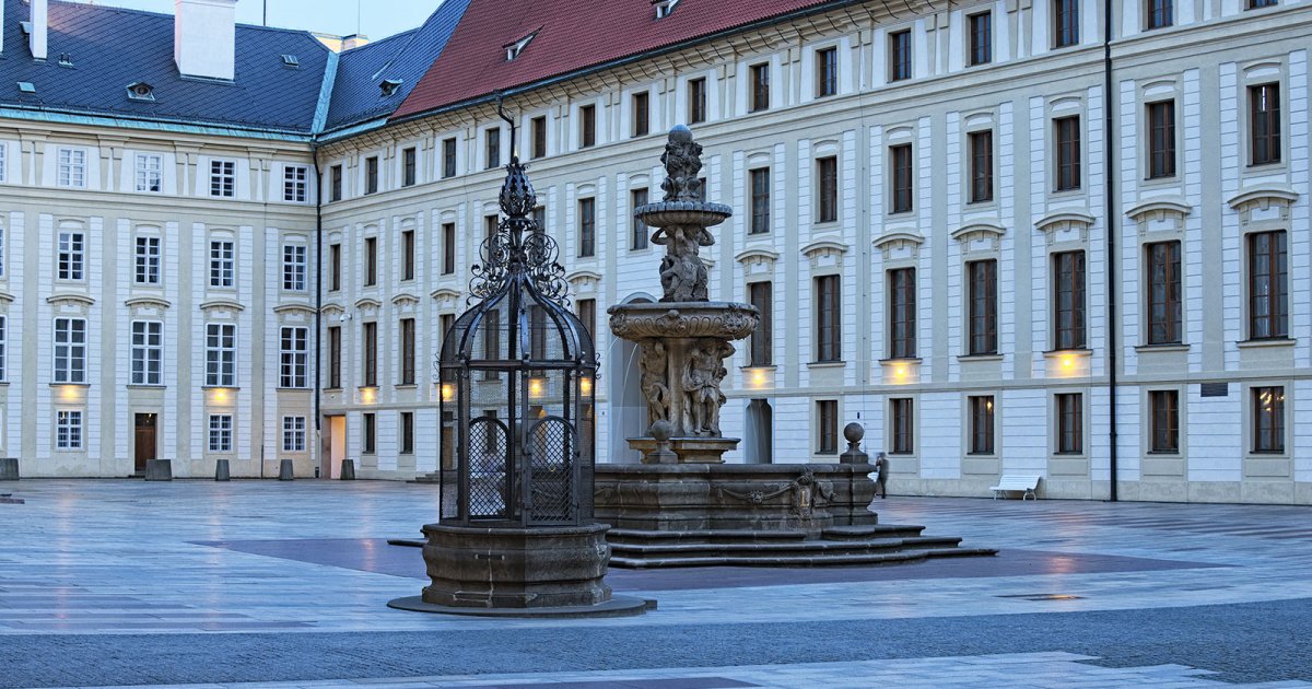 SCHLOSS, Zweiter Innenhof Und Gemäldegalerie