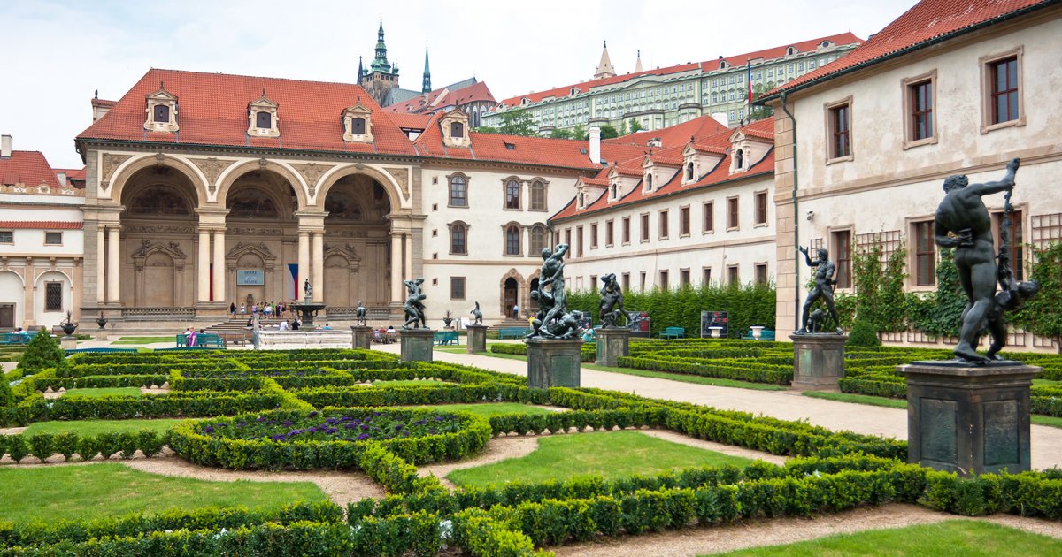 MALA STRANA, Palaces