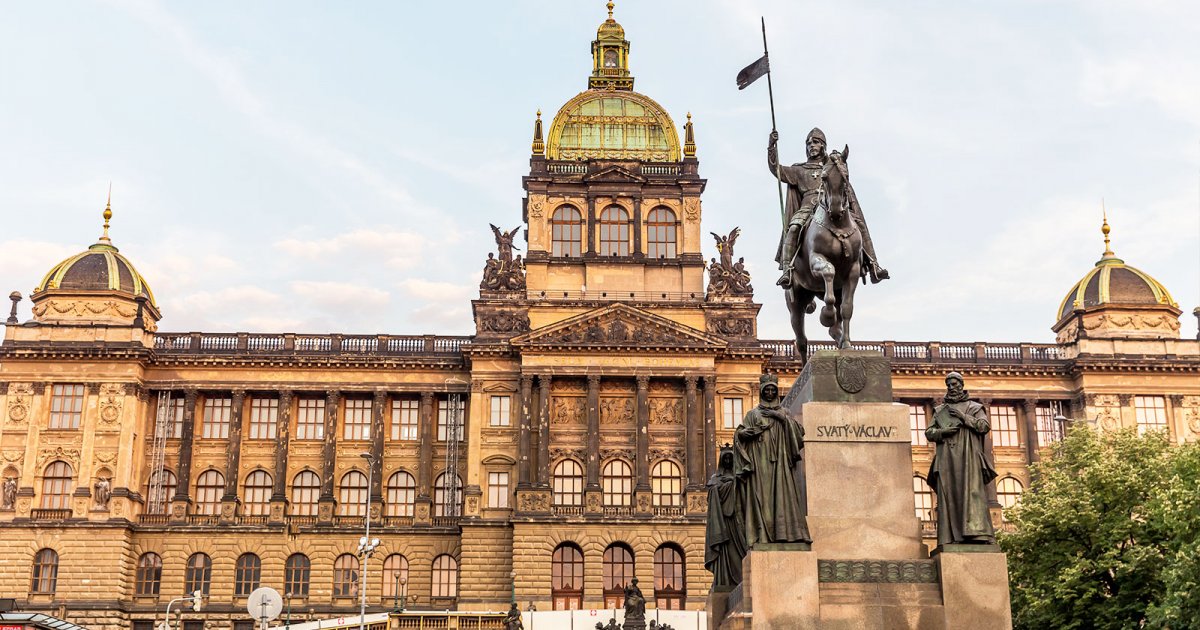 WENCESLAS SQUARE, Tour