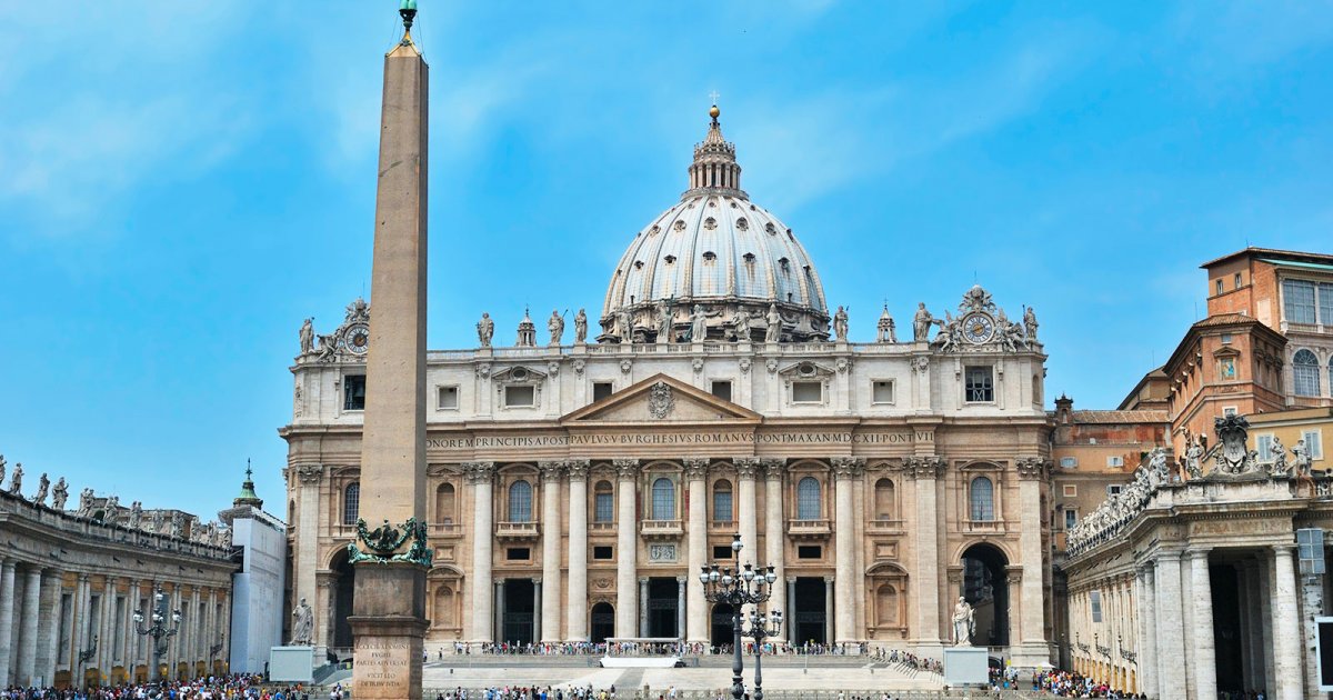 ПЛОЩАДЬ СВЯТОГО ПЕТРА (ит. SAN PIETRO), История Базилики