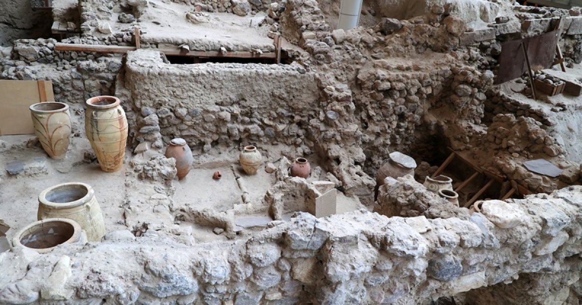 ARCHÄOLOGISCHE STÄTTE VON AKROTIRI, Hauptgebäude - Ai Voice