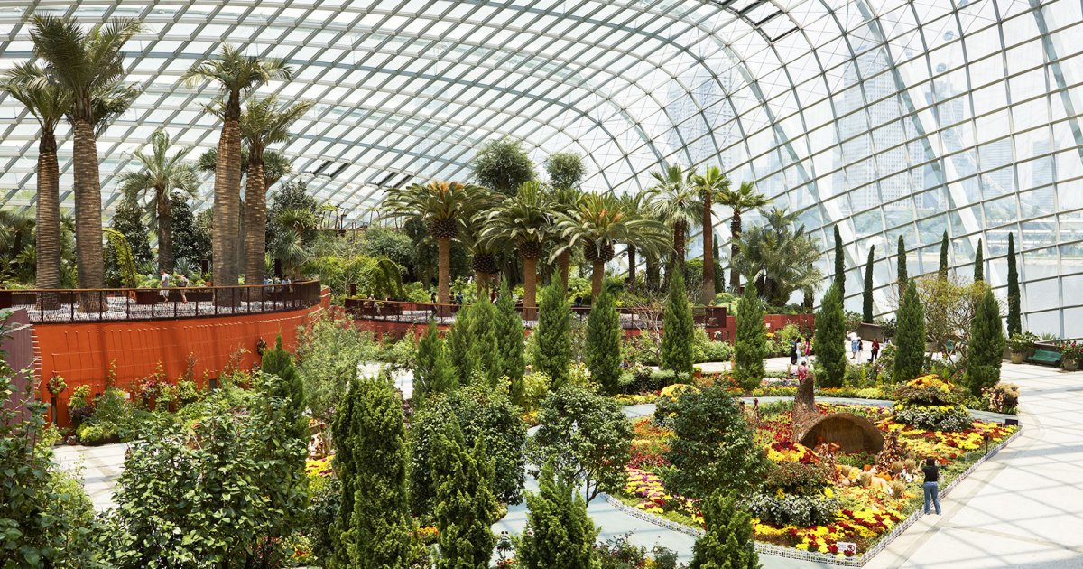 GARDEN BY THE BAY, Interior