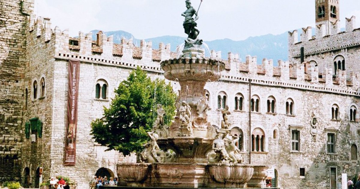 PIAZZA DUOMO TRENTO, Prima Parte 