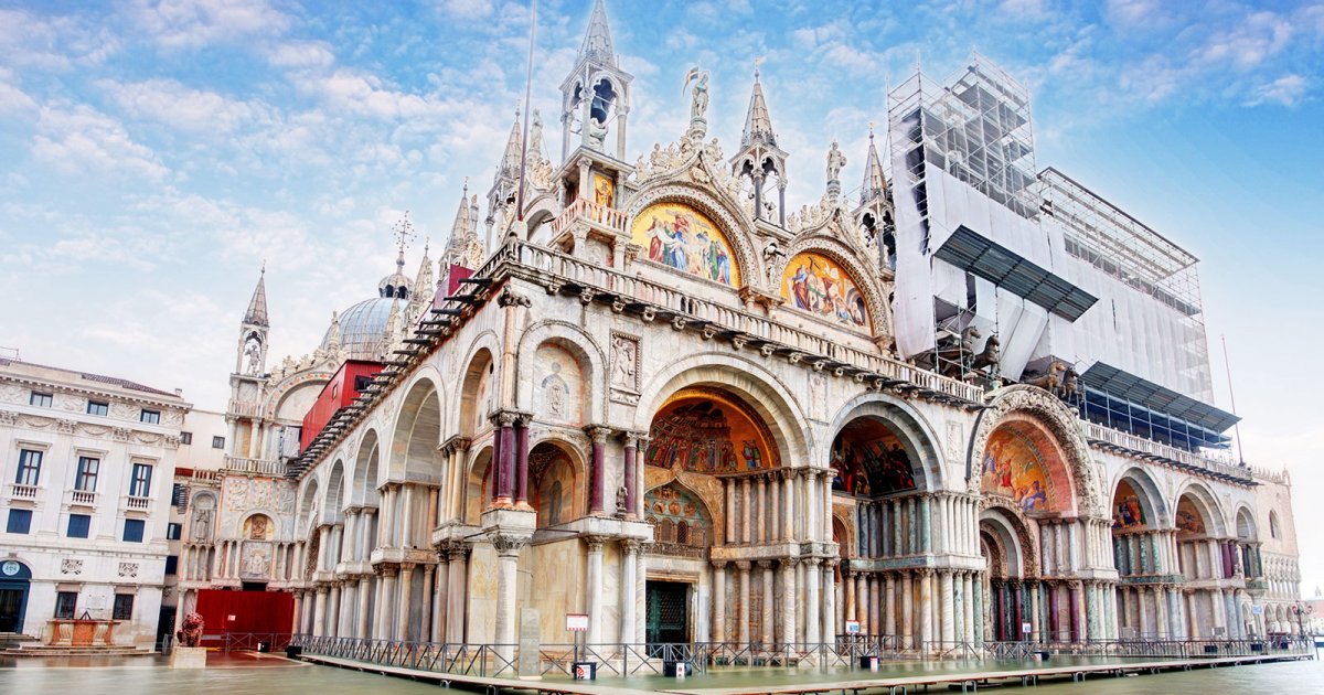 SAN MARCOS, Basílica - Exterior