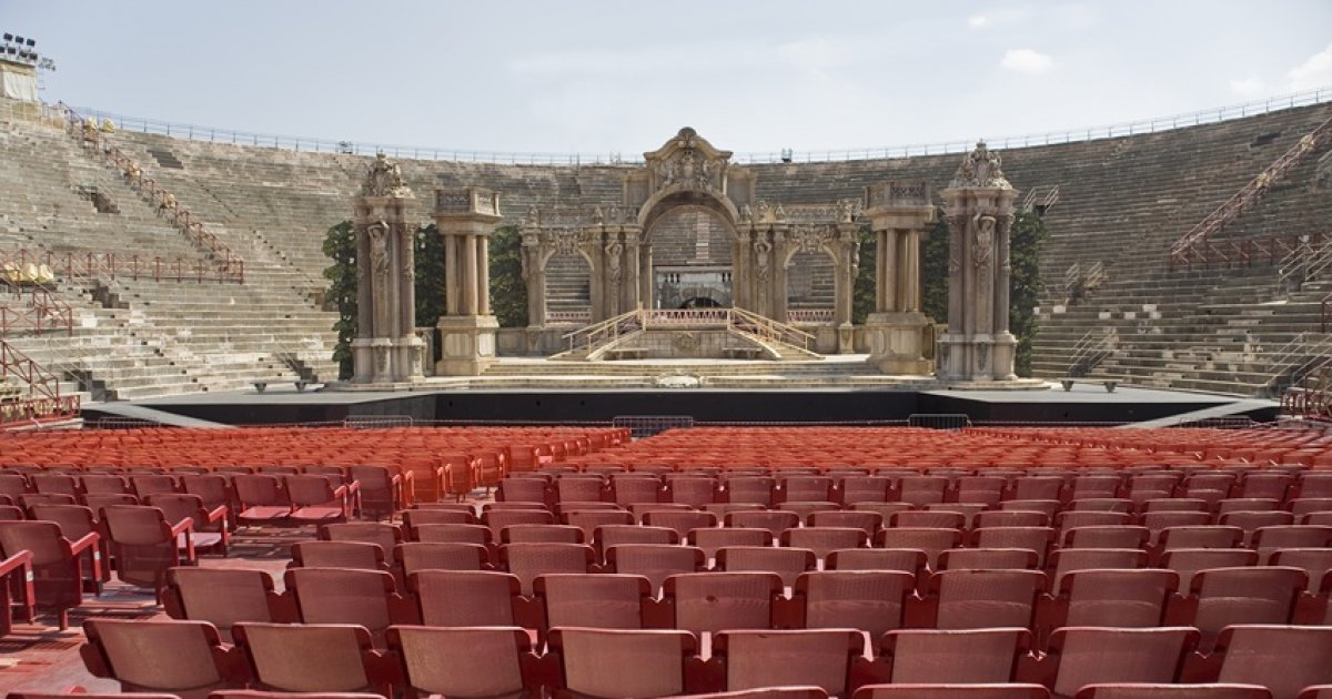 ARENA, Opera - Ai Voice