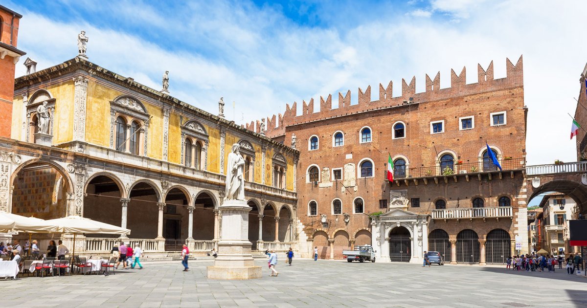 ALTSTADTZENTRUM, Piazza Dei Signori